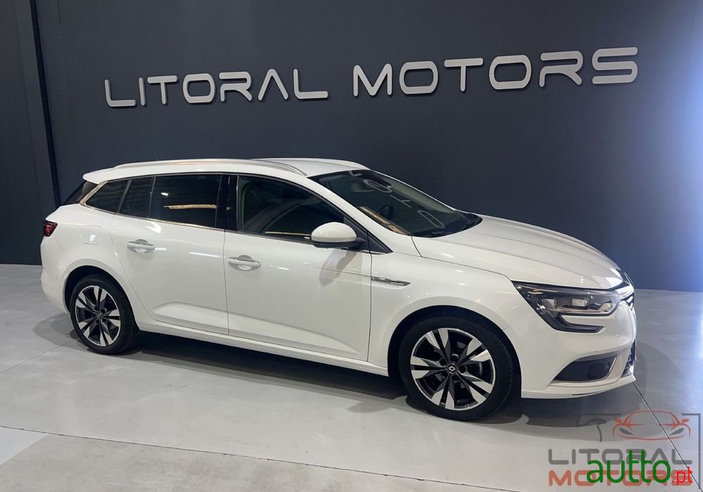 2021' Renault Megane Sport Tourer photo #2