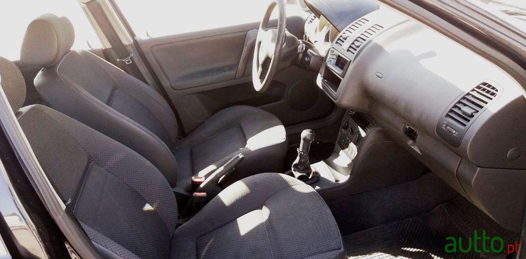 2001' Volkswagen Polo 1.0 Confortline photo #4