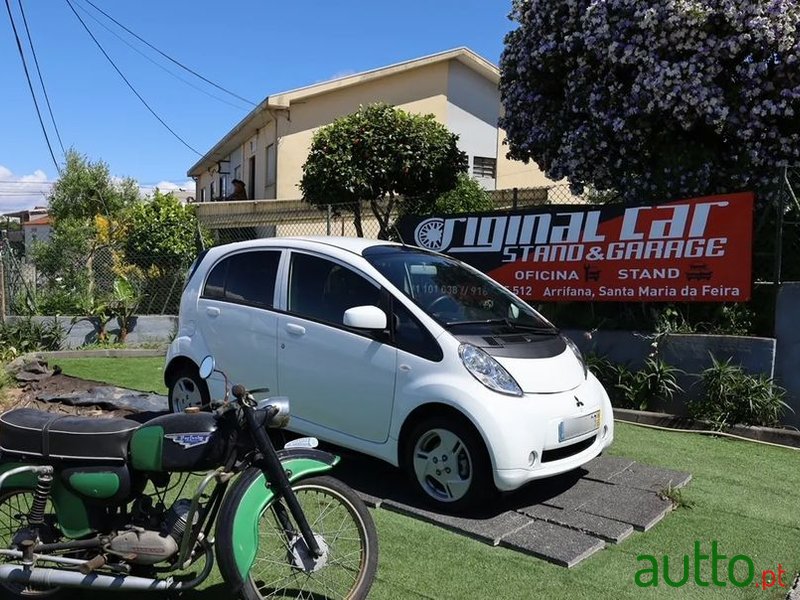 2015' Mitsubishi i-MiEV Invite photo #1