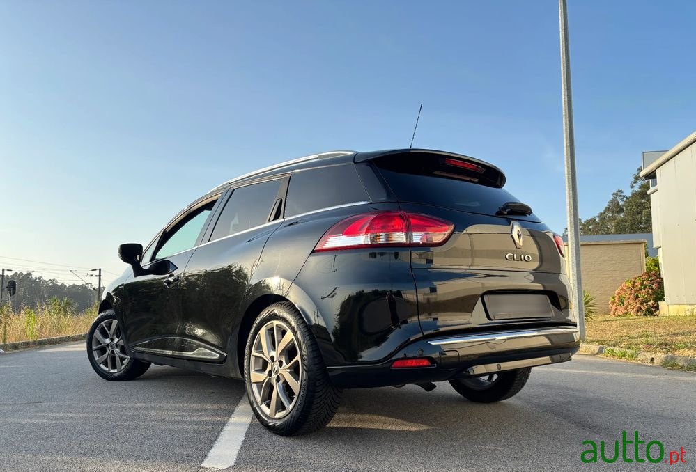 2020' Renault Clio Sport Tourer photo #5