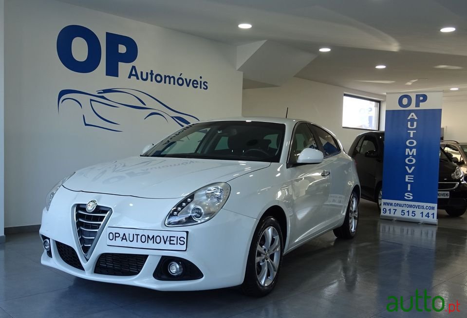 2014' Alfa Romeo Giulietta photo #1