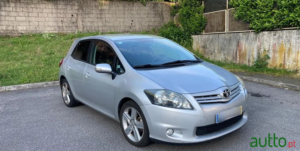 2010' Toyota Auris photo #3
