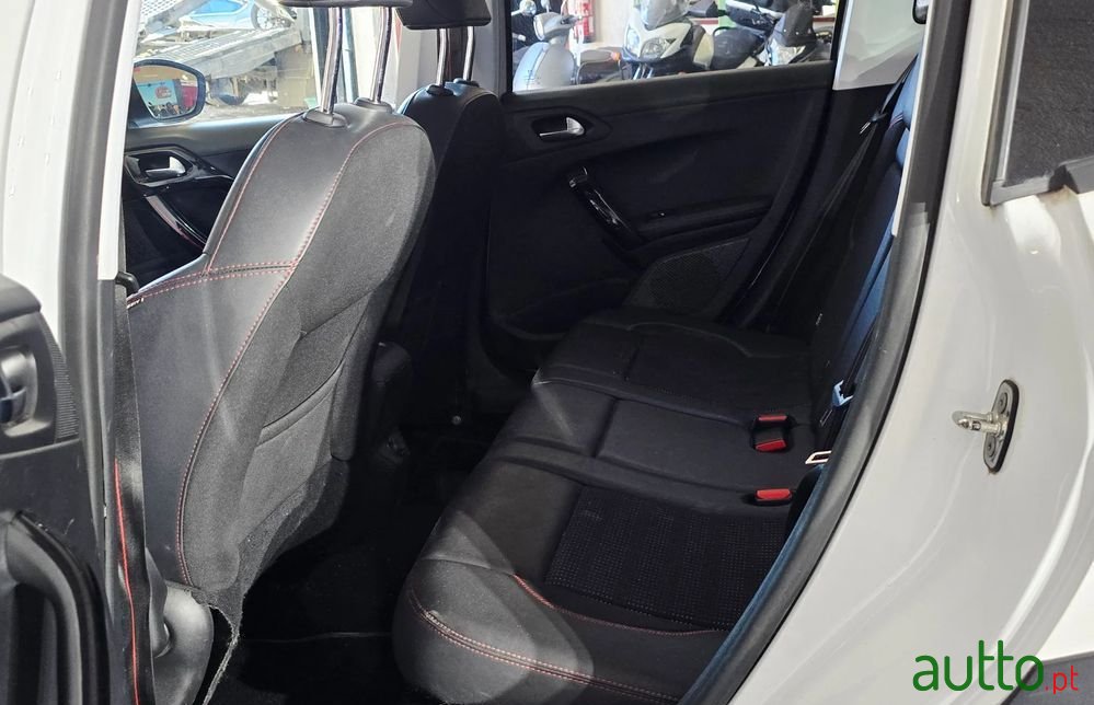 2017' Peugeot 2008 photo #3