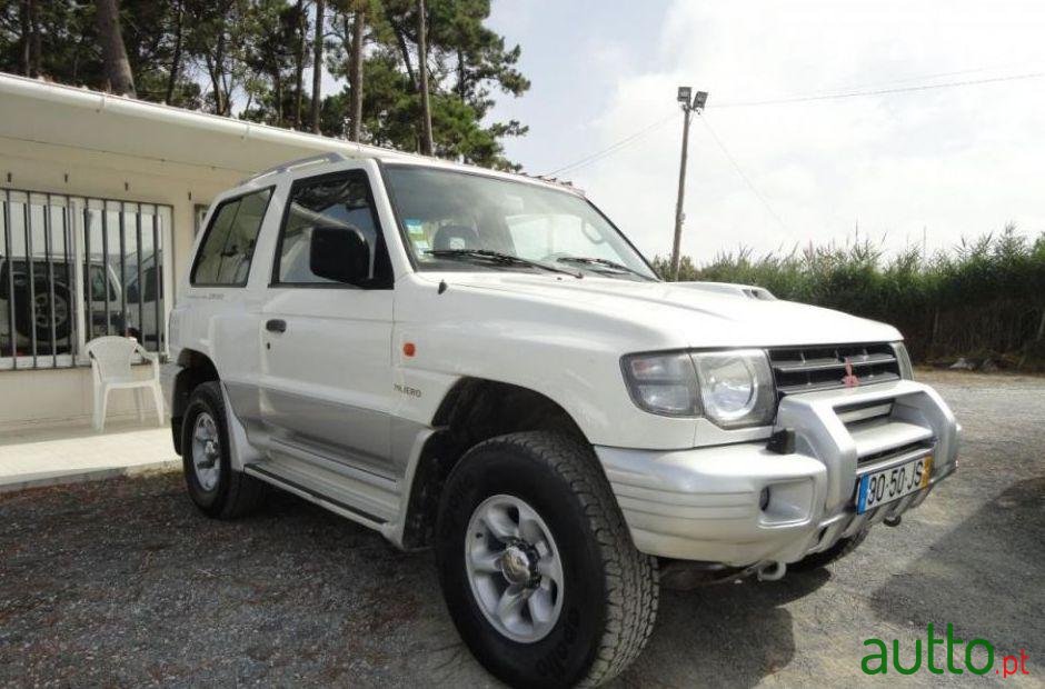 1998' Mitsubishi Pajero photo #1