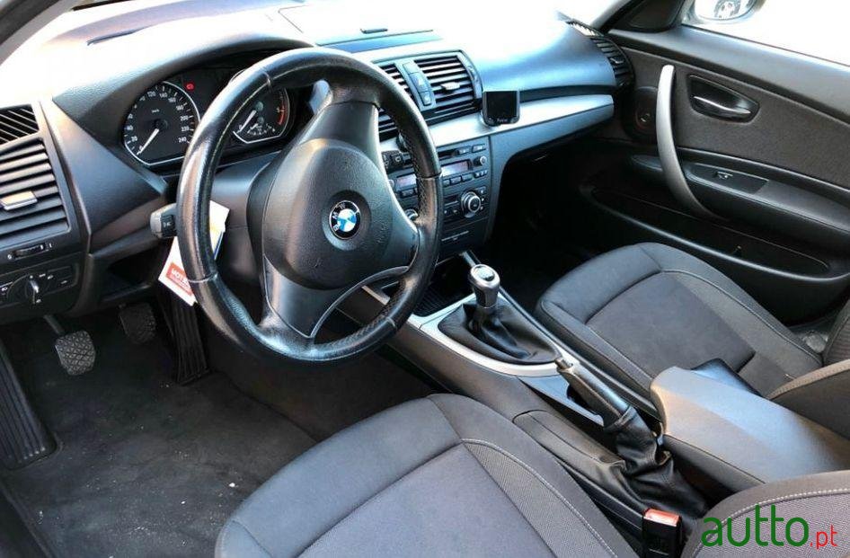 2010' BMW 116 5 Portas photo #3