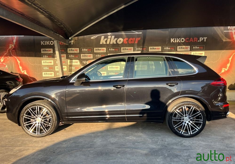 2015' Porsche Cayenne Standard photo #5