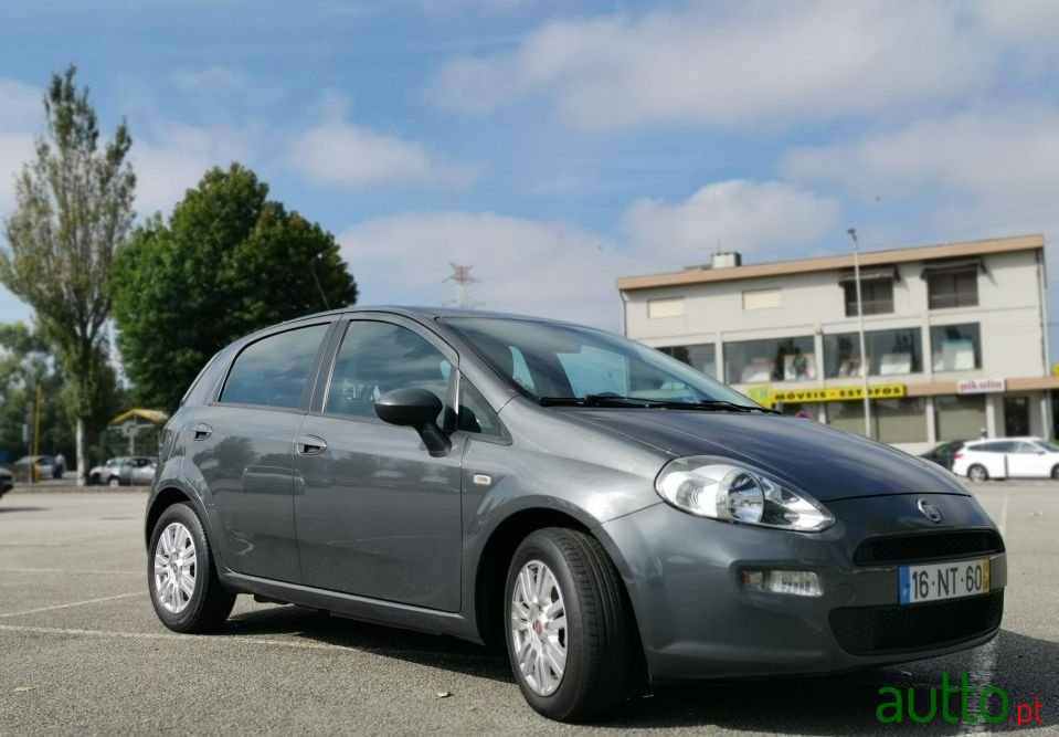 2013' Fiat Punto Evo photo #2