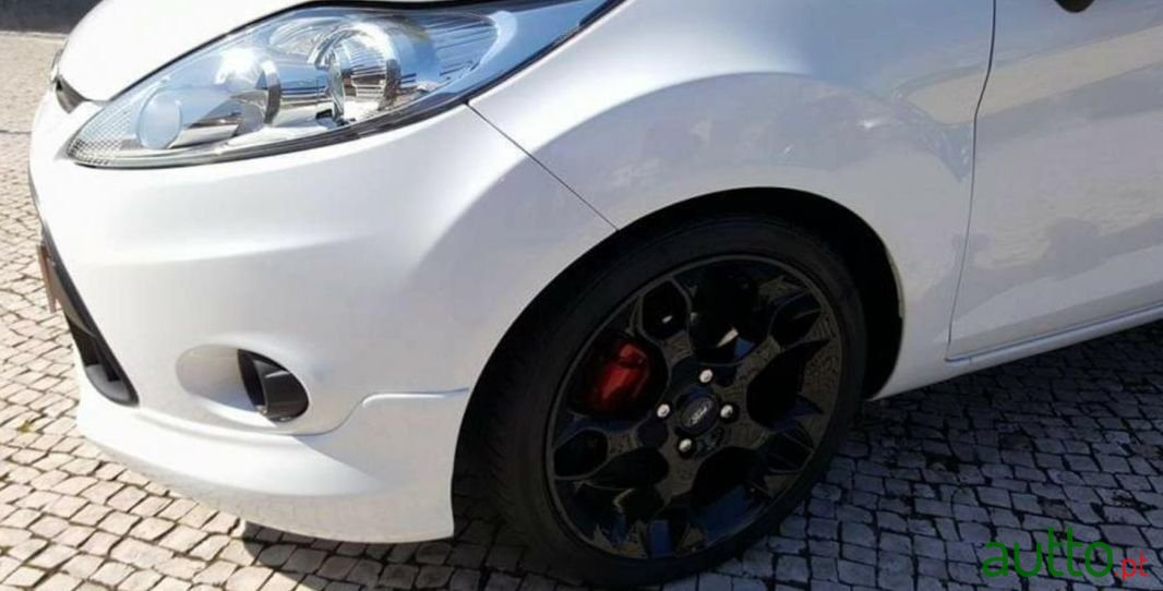 2010' Ford Fiesta photo #2