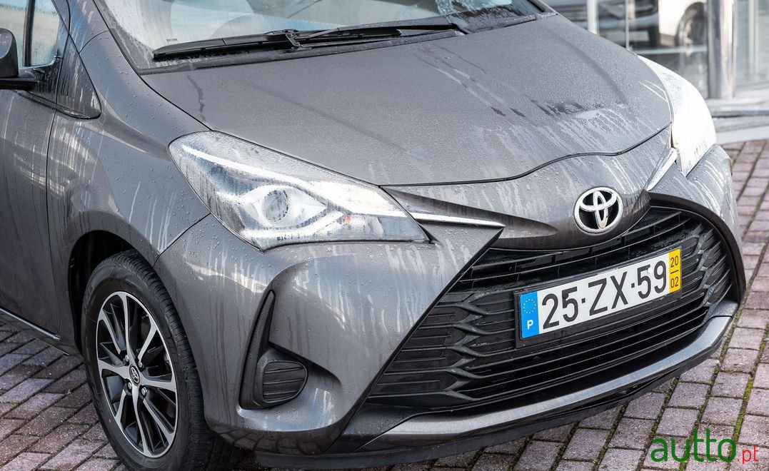 2020' Toyota Yaris photo #2