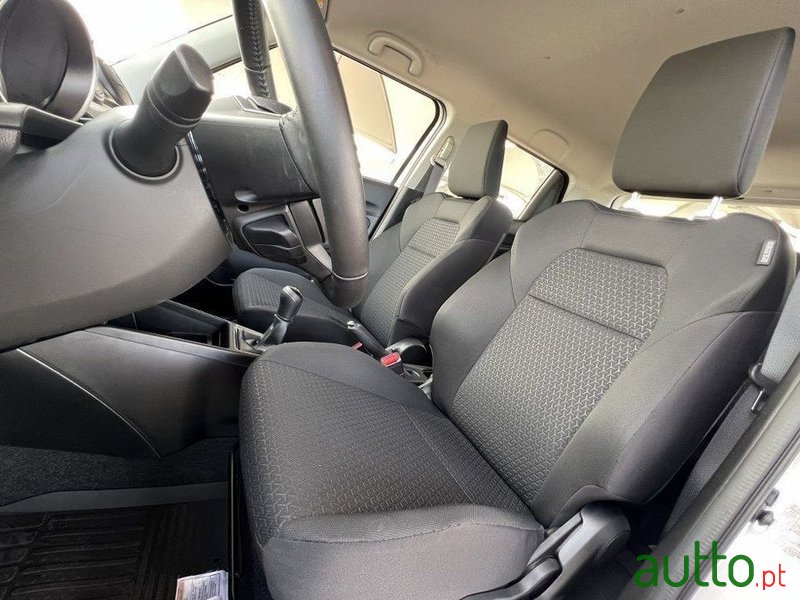 2019' Suzuki Swift photo #3