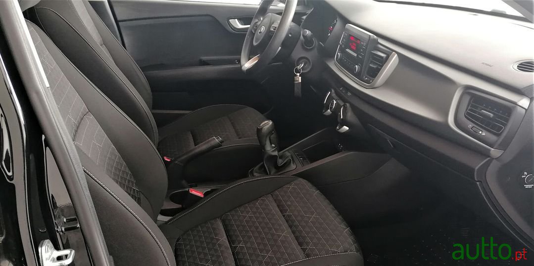 2017' Kia Rio photo #6