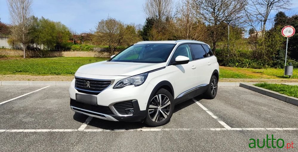 2018' Peugeot 5008 photo #1