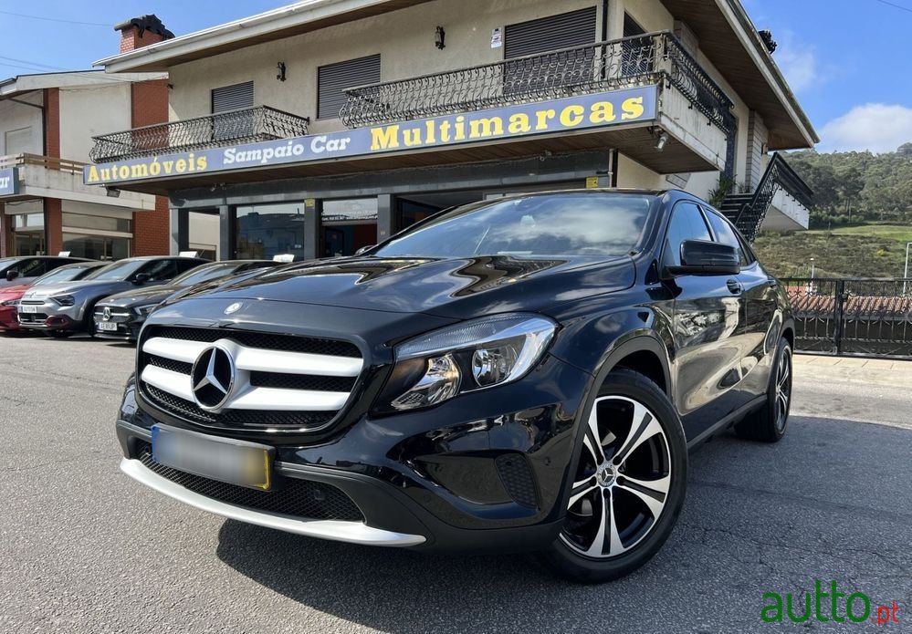 2015' Mercedes-Benz GLA 180 Cdi Urban photo #1