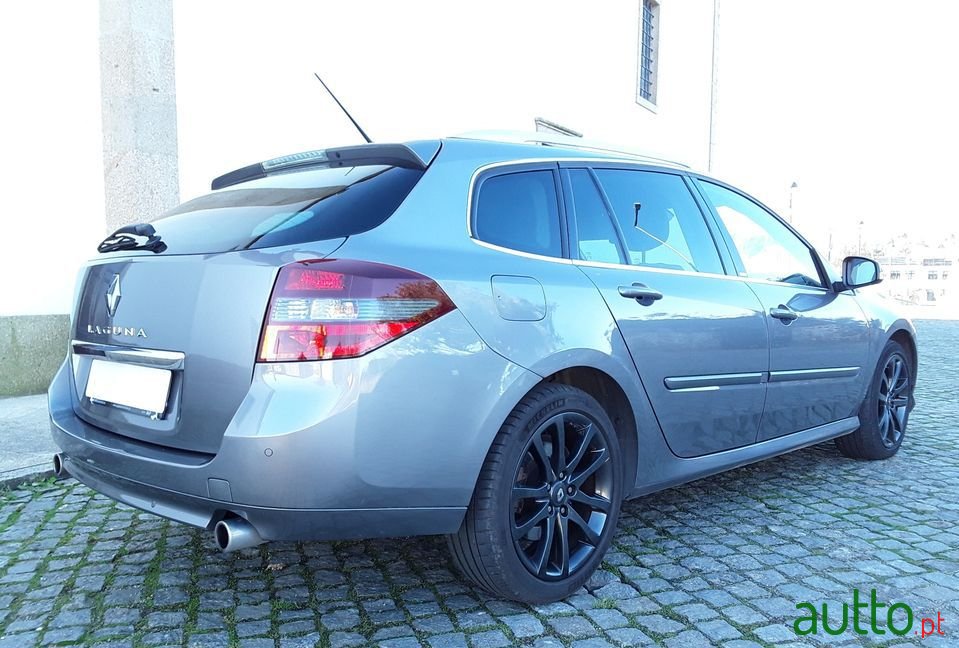 2015' Renault Laguna Break photo #3