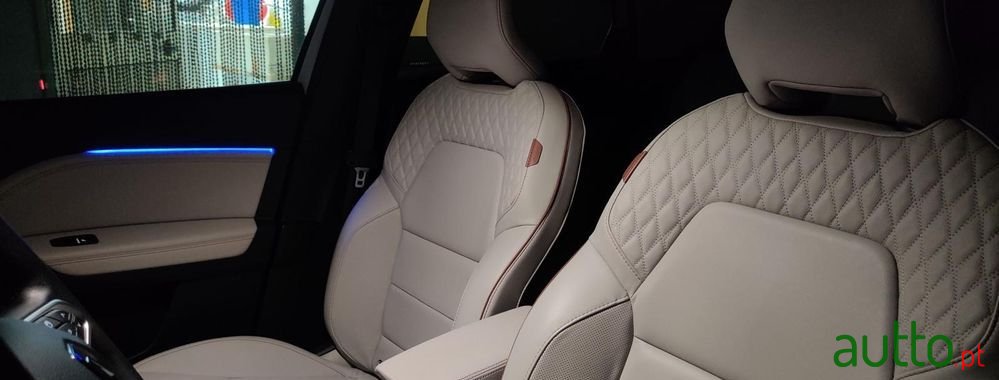 2020' Renault Captur photo #2