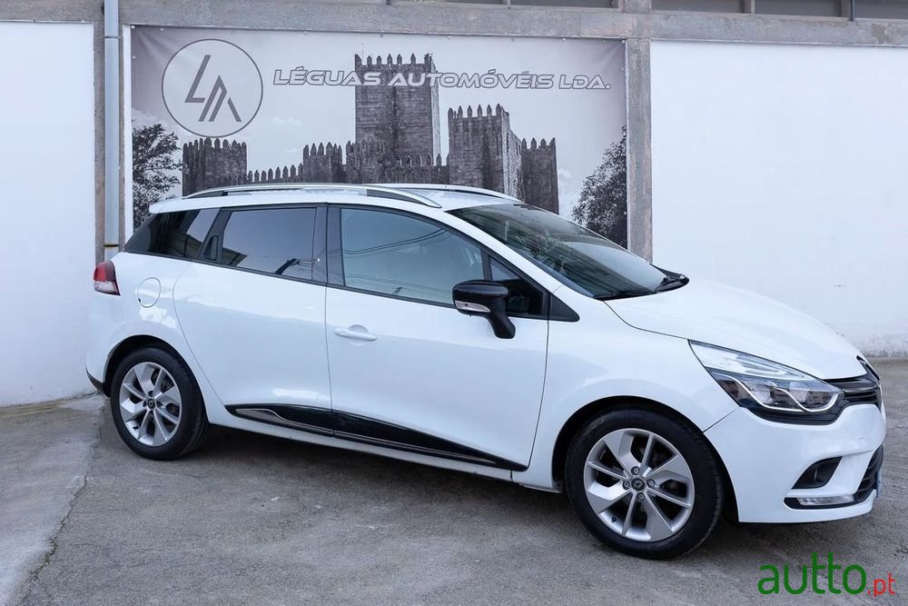 2018' Renault Clio Sport Tourer photo #2