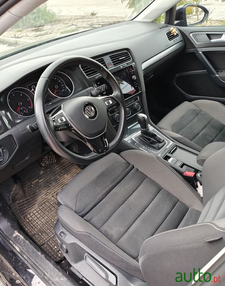 2018' Volkswagen Golf photo #4