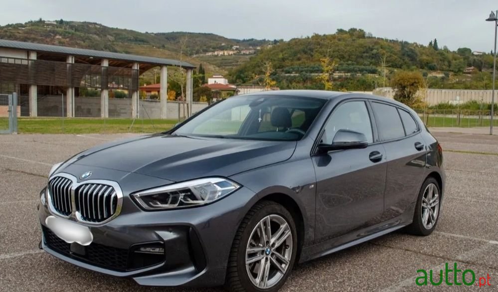 2022' BMW 116 D Pack M Auto photo #1