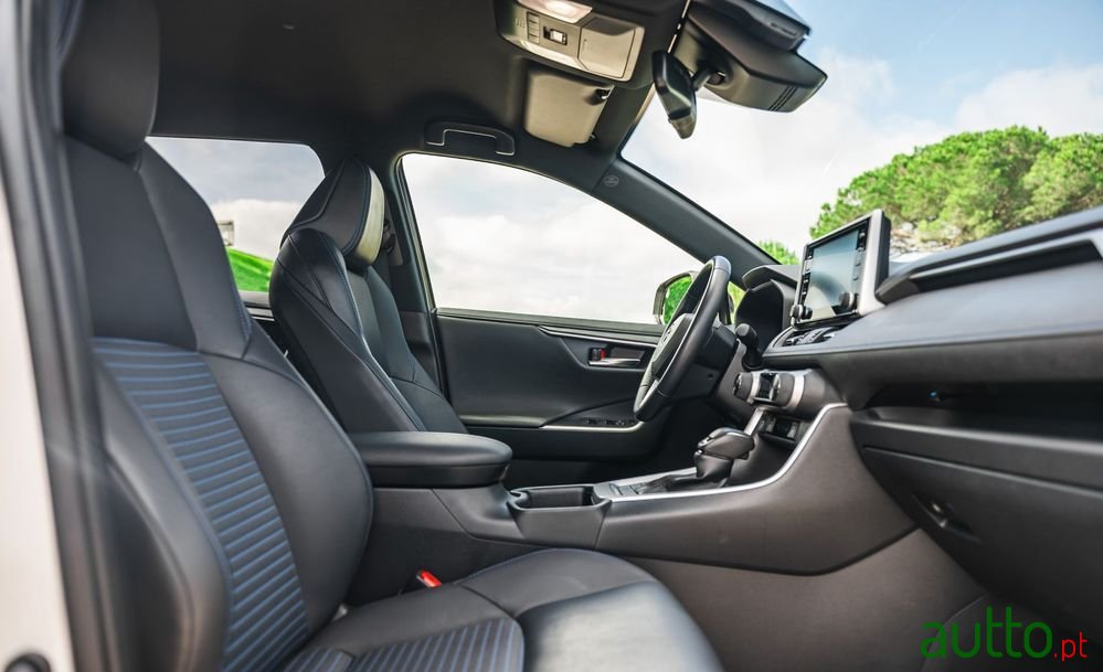 2022' Toyota RAV4 photo #6