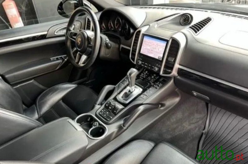 2016' Porsche Cayenne Platinum Edition photo #4