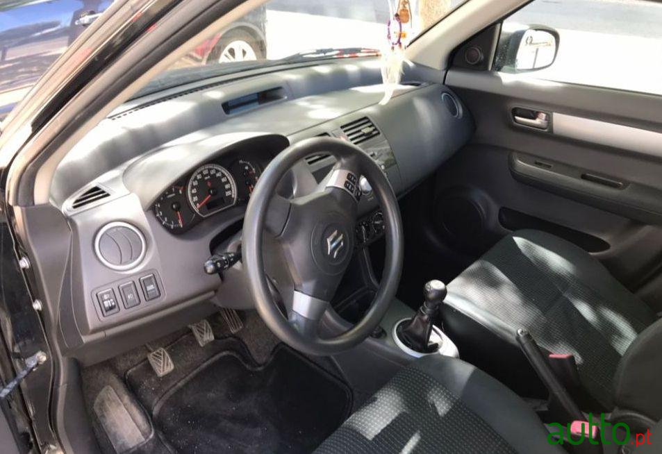 2007' Suzuki Swift 1.3 photo #2
