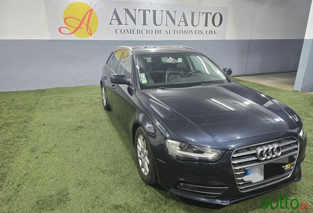 2013' Audi A4 Avant photo #2