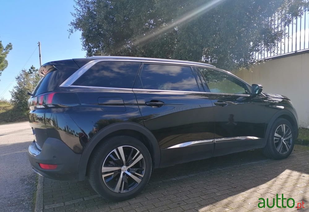 2019' Peugeot 5008 photo #1