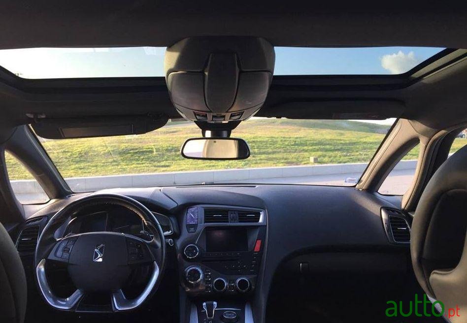 2012' Citroen DS5 photo #2