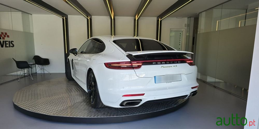 2017' Porsche Panamera 4 E-Hybrid photo #2