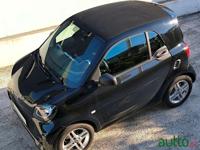 2021' Smart Fortwo Coupé photo #3