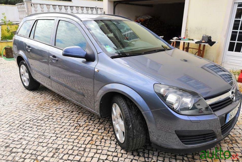 2006' Opel Astra Caravan photo #2