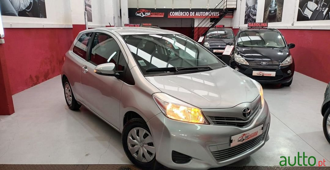 2013' Toyota Yaris photo #1