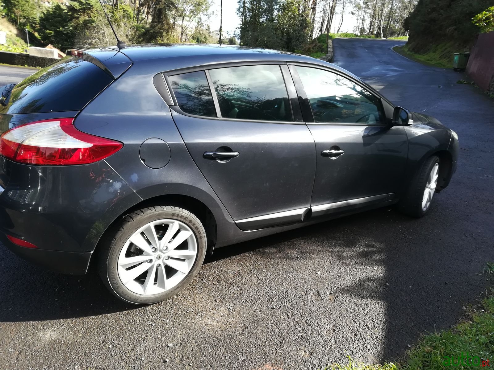 2008' Renault Megane photo #4