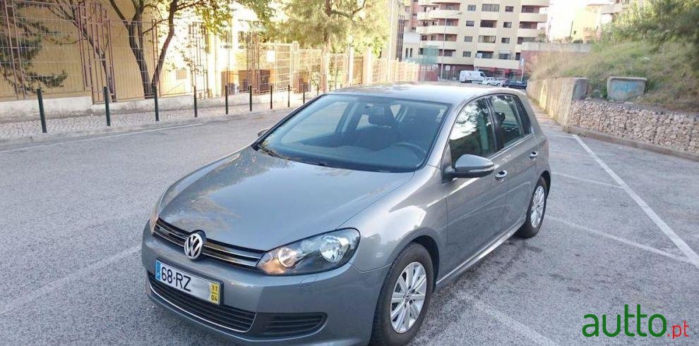 2011' Volkswagen Golf photo #2