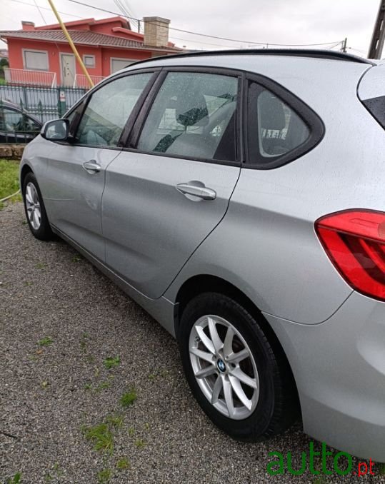 2016' BMW 216 Active Tourer photo #3