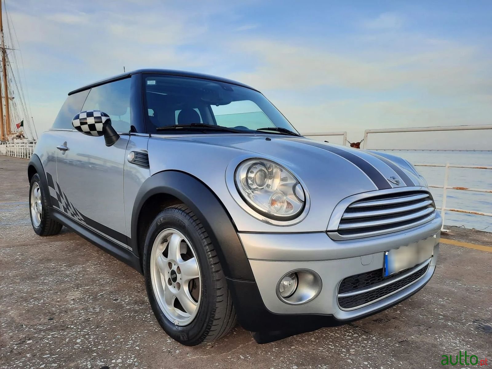 2009' MINI Cooper photo #4