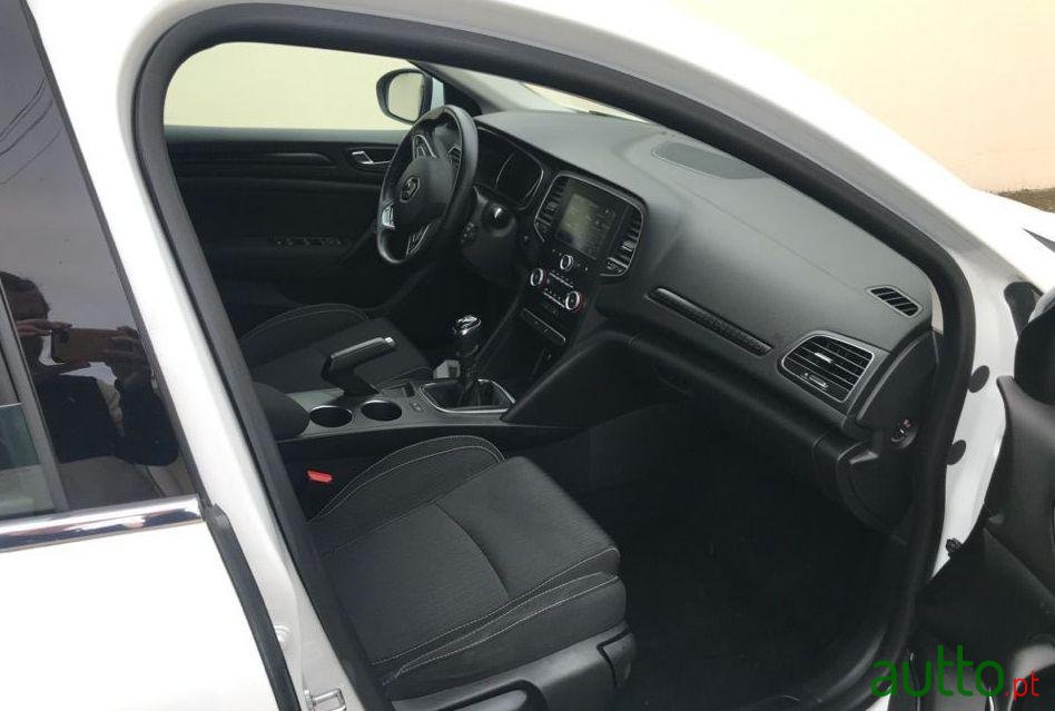 2016' Renault Megane Sport Tourer photo #3