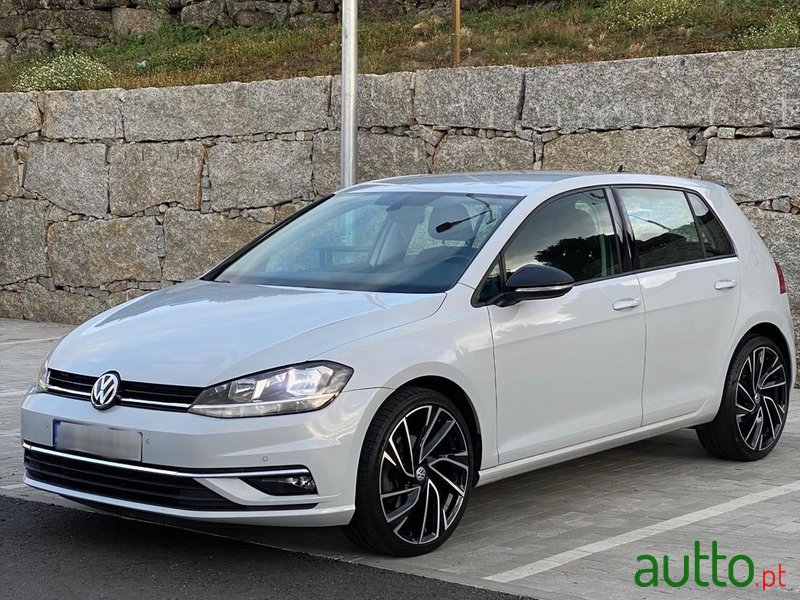 2017' Volkswagen Golf photo #1