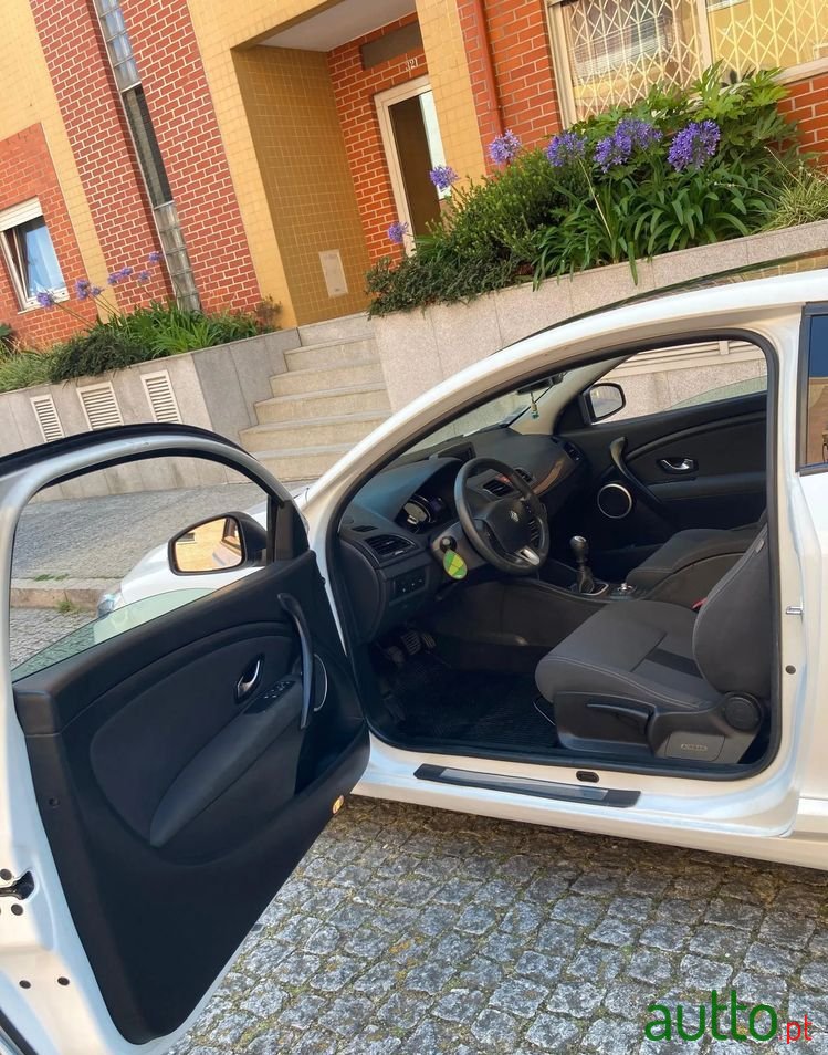 2010' Renault Megane photo #6