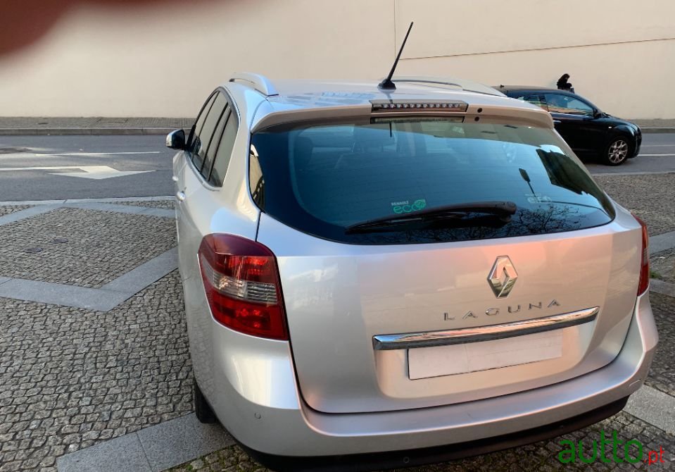 2011' Renault Laguna Break photo #4