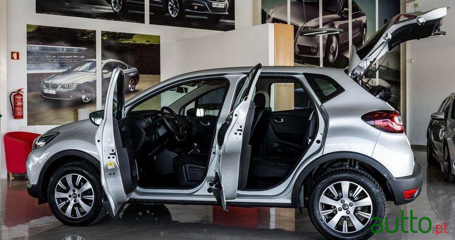 2018' Renault Captur Experience photo #1