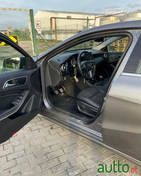 2015' Mercedes-Benz 180 photo #3