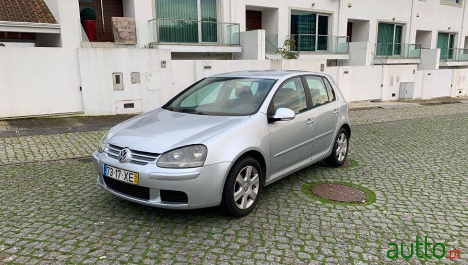 2004' Volkswagen Golf photo #3