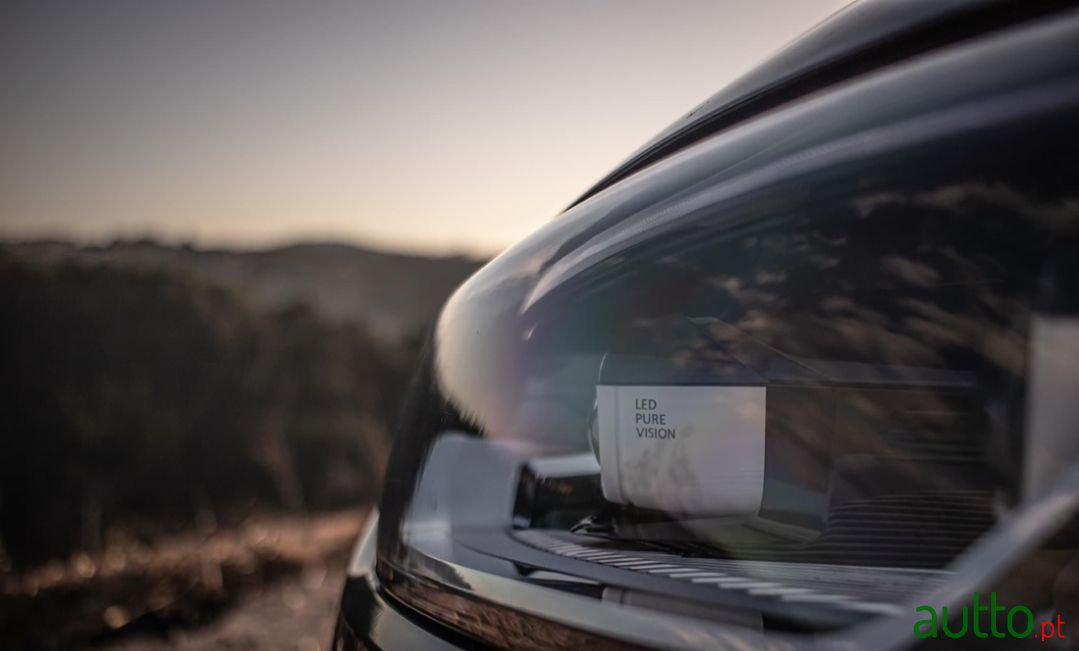 2020' Renault Megane photo #3