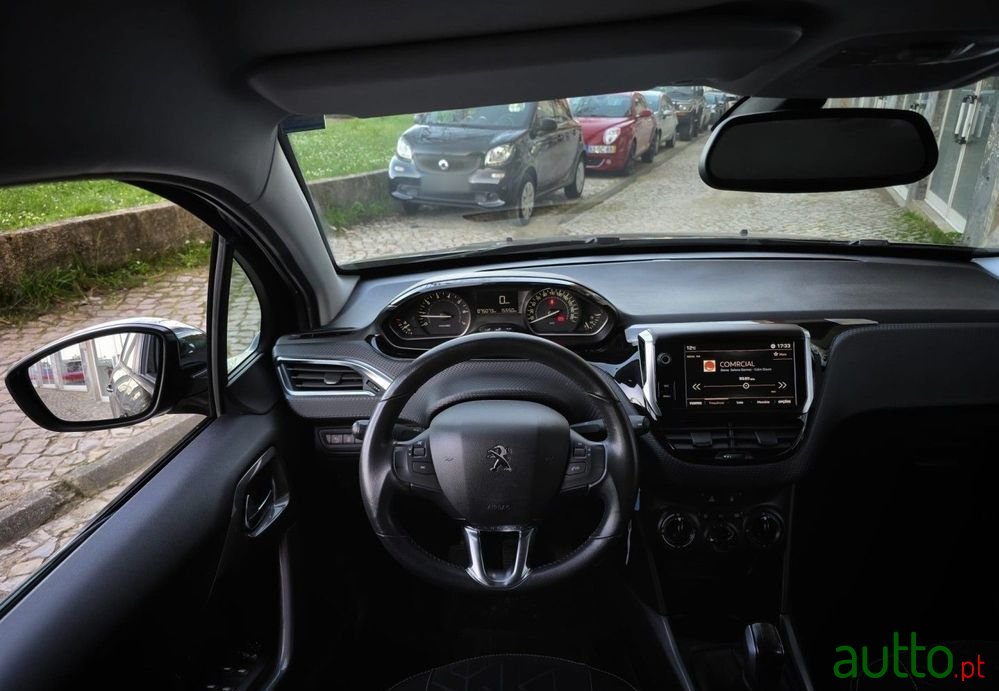 2017' Peugeot 2008 1.2 Puretech Style photo #6