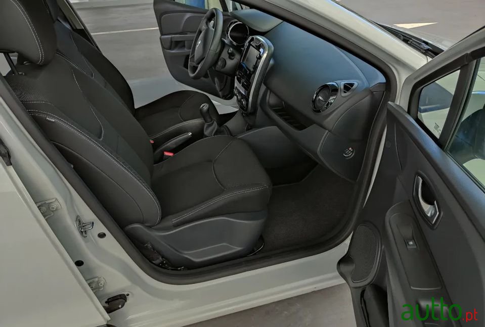 2015' Renault Clio photo #4