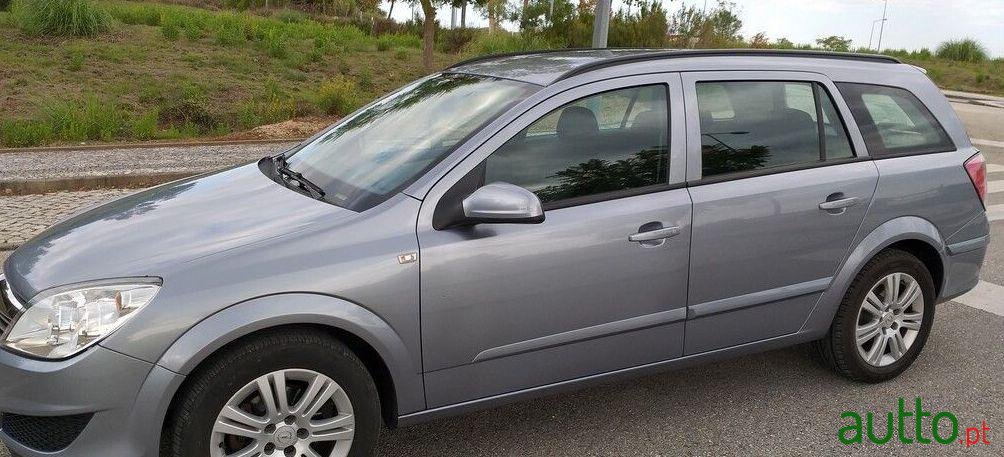 2009' Opel Astra Caravan photo #2