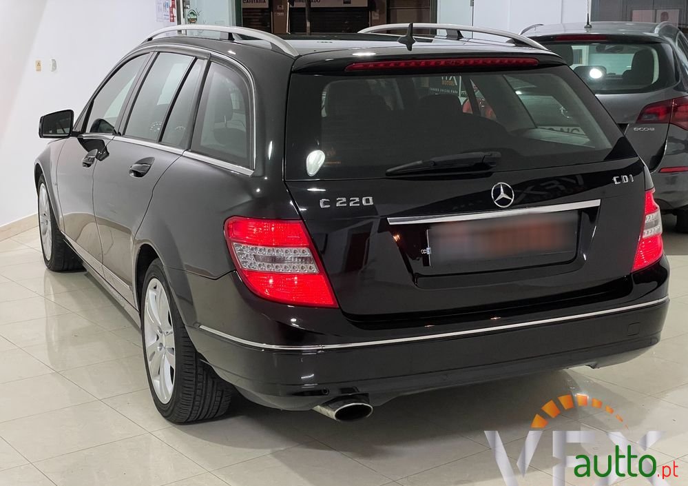 2010' Mercedes-Benz E 220 photo #2