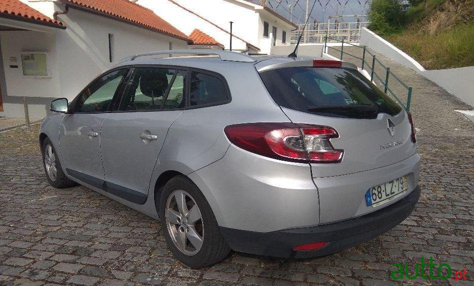 2011' Renault Megane Sport Tourer photo #4