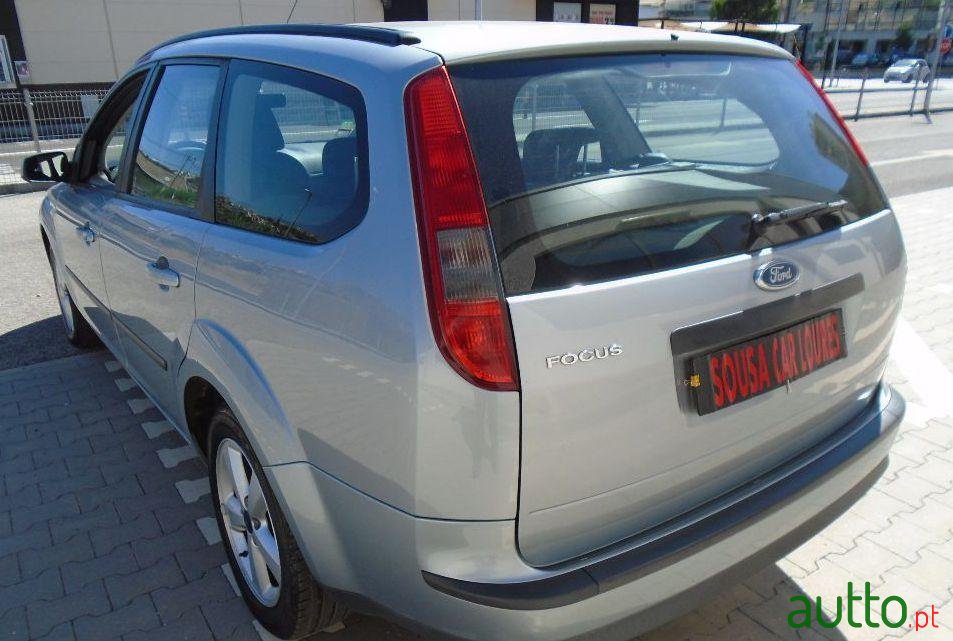 2005' Ford Focus Sw photo #1